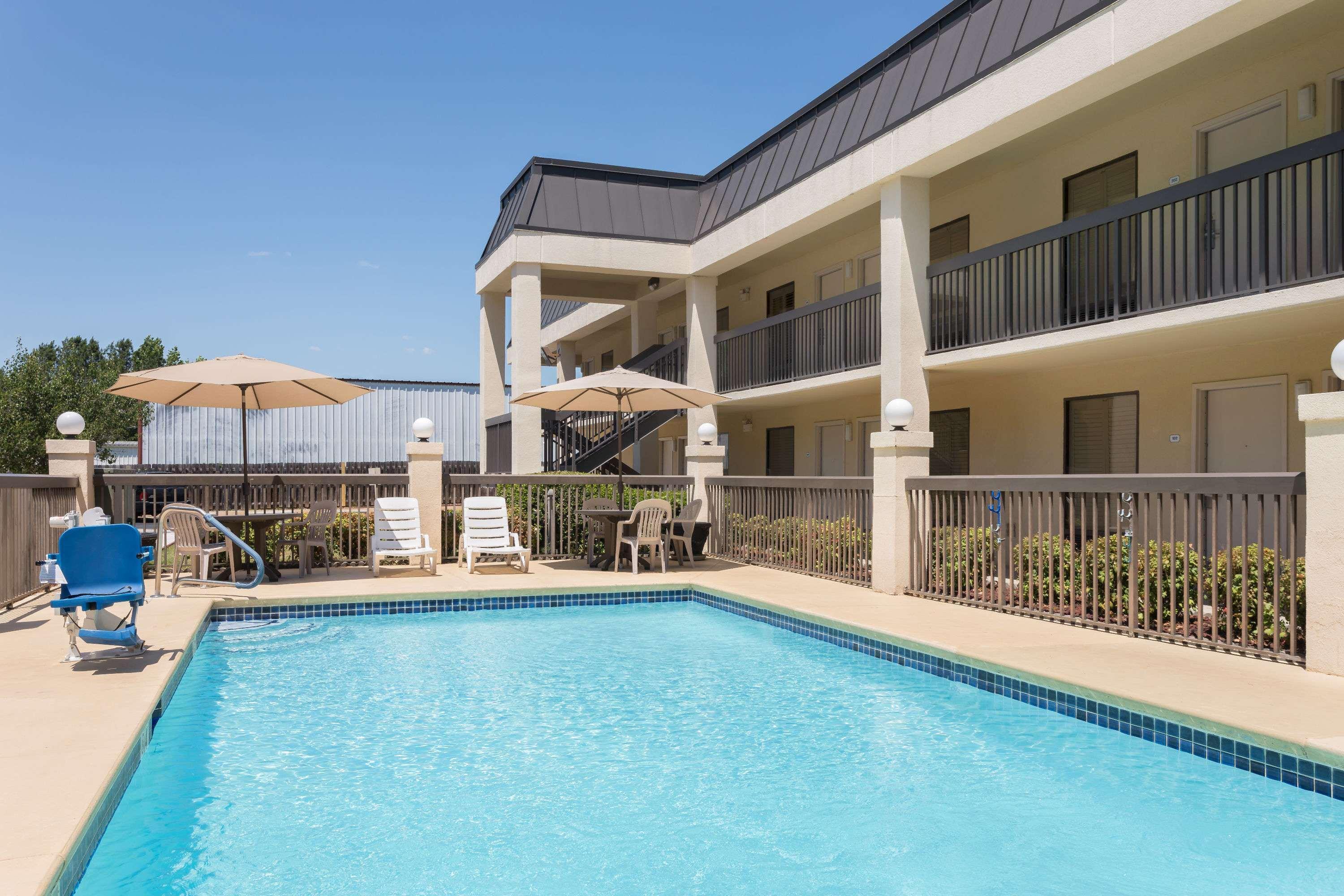 Hotel Baymont By Wyndham Griffin Exterior foto