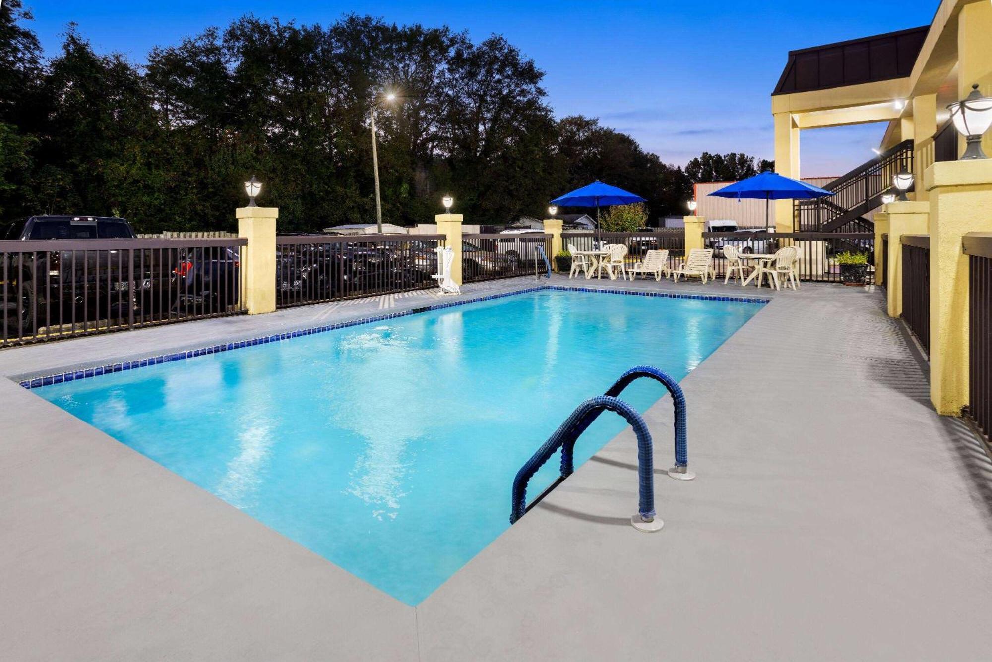Hotel Baymont By Wyndham Griffin Exterior foto