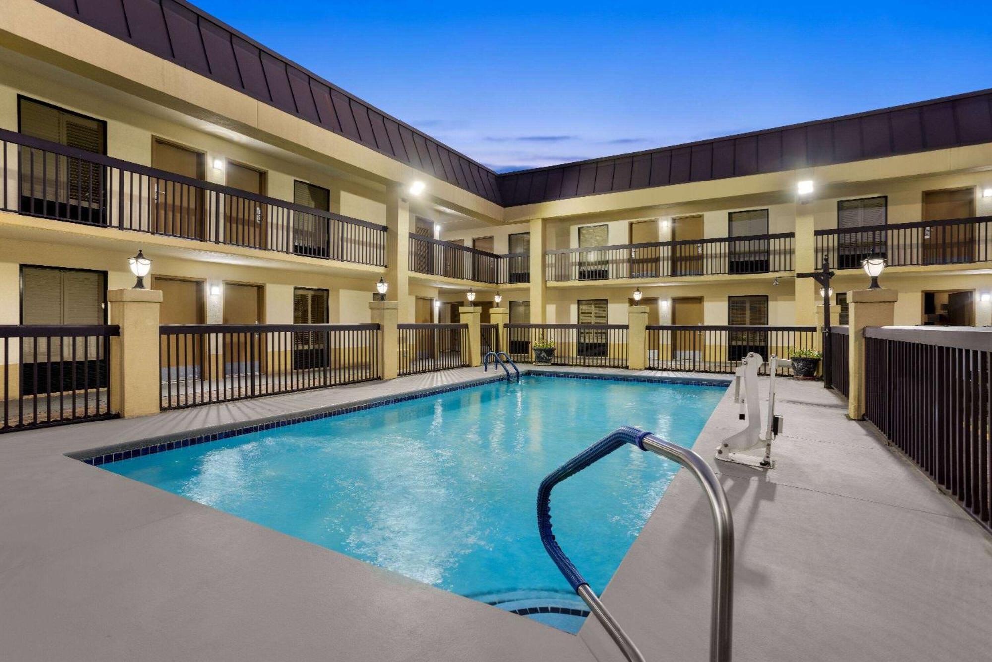 Hotel Baymont By Wyndham Griffin Exterior foto